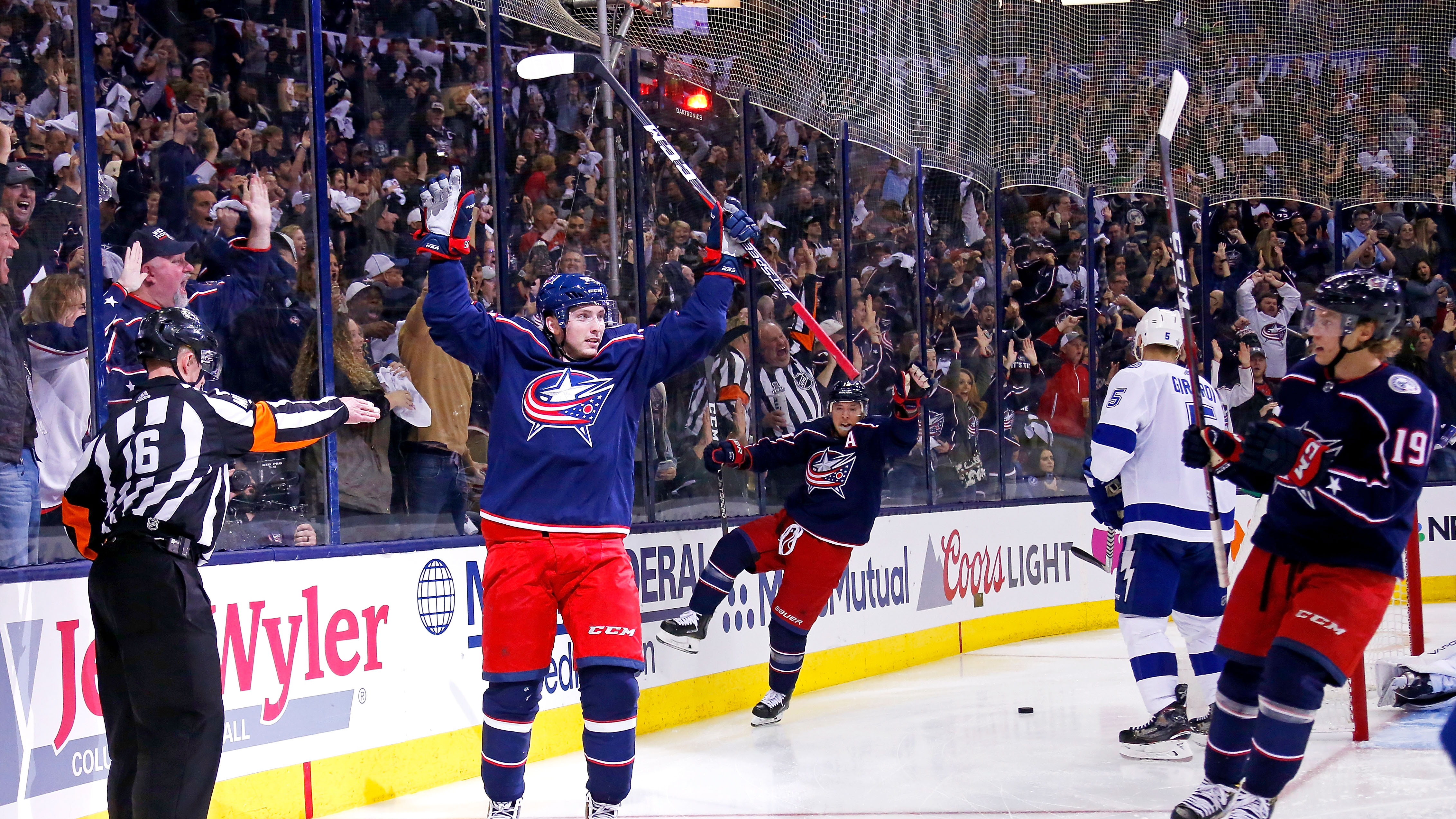 Матчи нхл на русском языке. Мэтт Дюшен. Matt Duchene Columbus Blue Jackets. Фото матча НХЛ. НХЛ Коламбус Блю Джекетс команда.